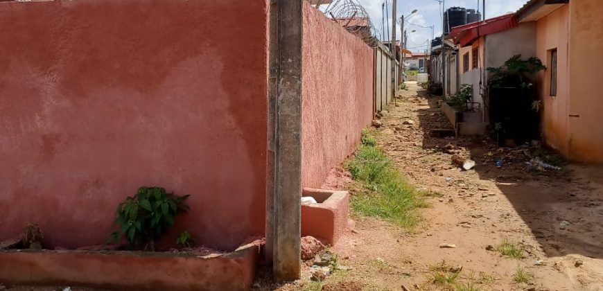 04 pièces situé à SONGON cité Nzi kan