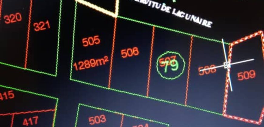 un terrain de 2000 m² en bordure de lagune à Assinie Mafia