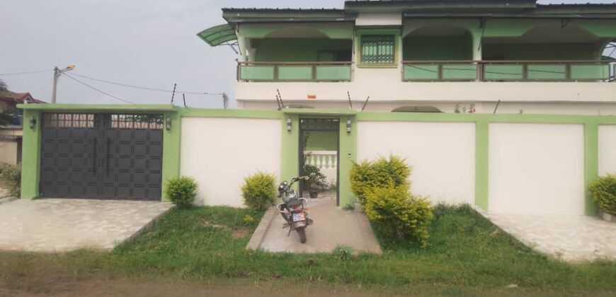 une villa de 08 pièces à SONGON