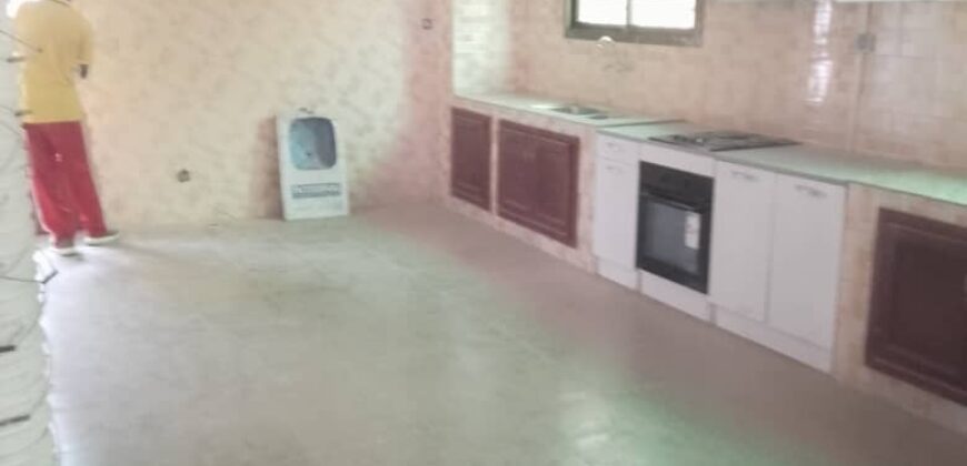 une villa de 08 pièces à SONGON
