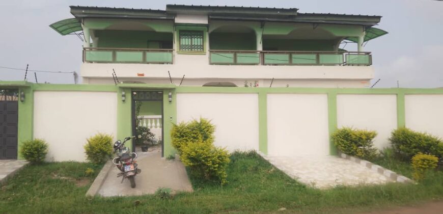 une villa de 08 pièces à SONGON