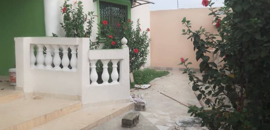 une villa de 08 pièces à SONGON